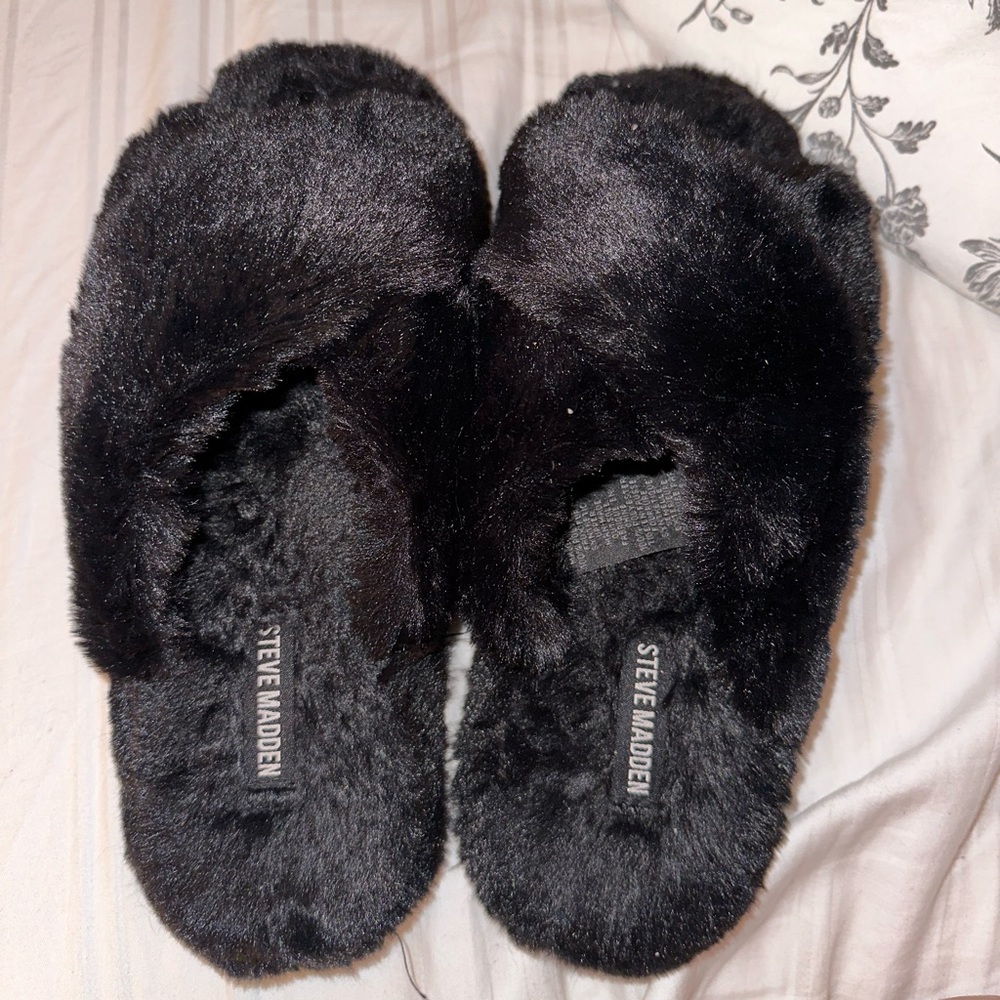🌺 Steve Madden Fluffy Criss-Cross Slippers (Medium ) Size 7-8